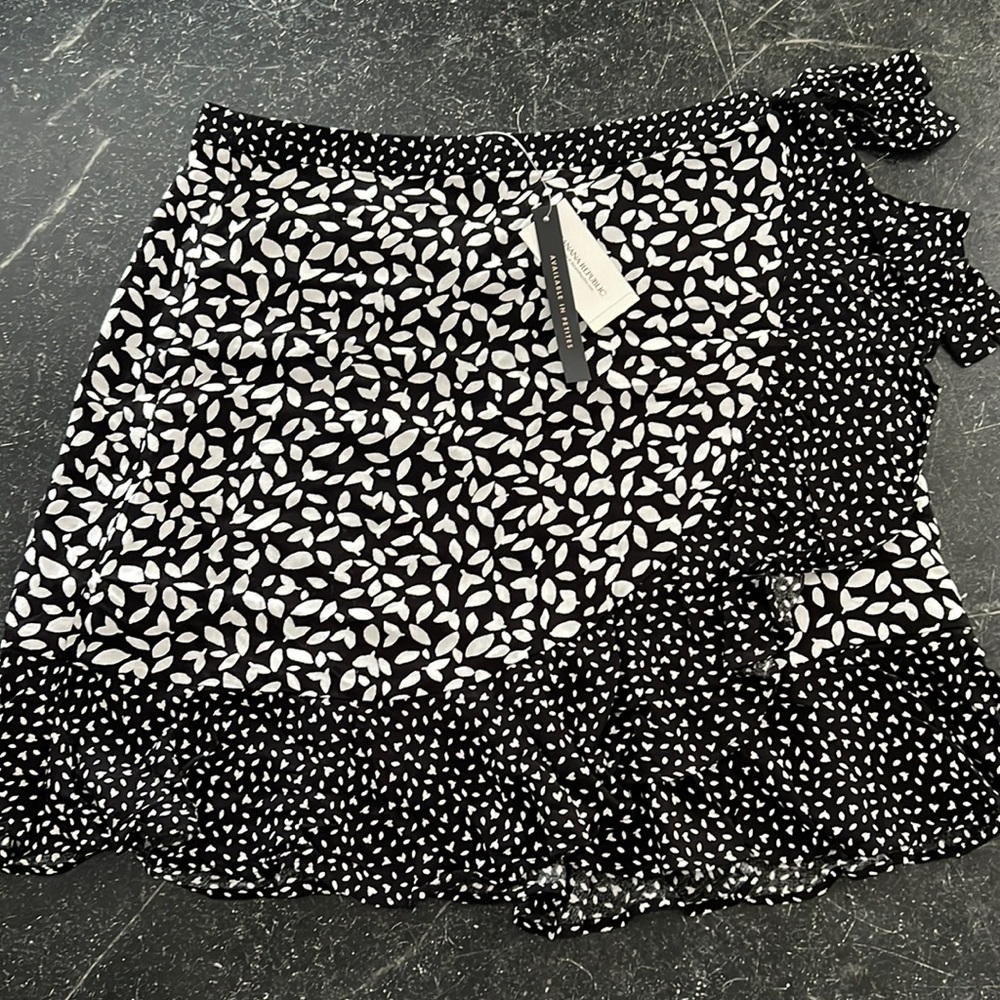 NWT Banana Republic Tie Wrap Mini Skirt - Size 8